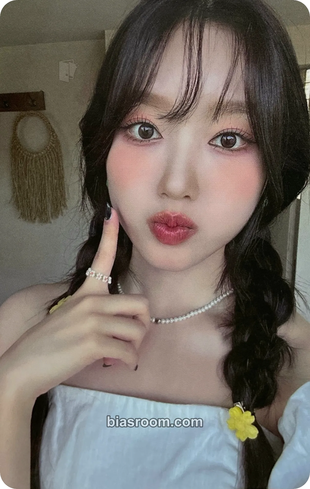 Go Won 2024 Season's Greetings: Our Vacation Photocard - Loossemble - Loossemble K-pop photocard