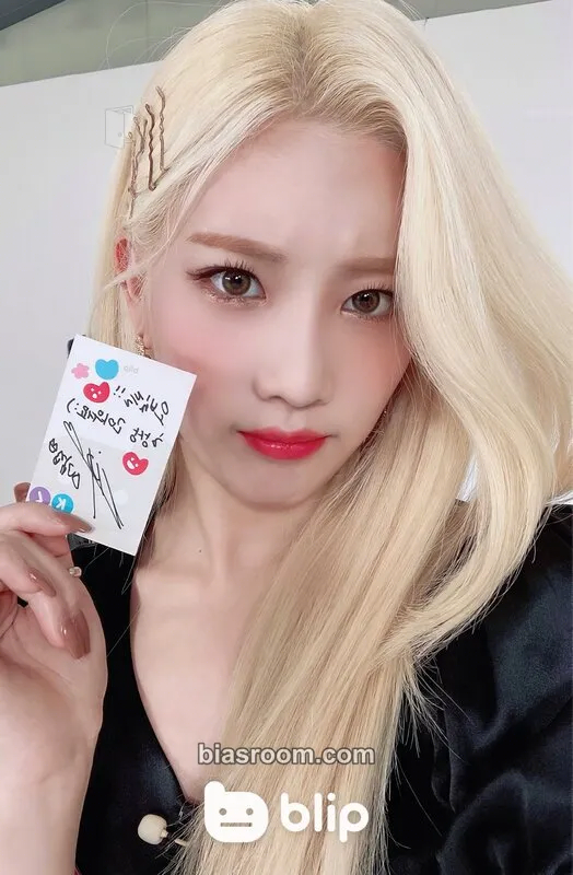 Kim Lip LOONA x Blip Photocard - LOONA - LOONA K-pop photocard