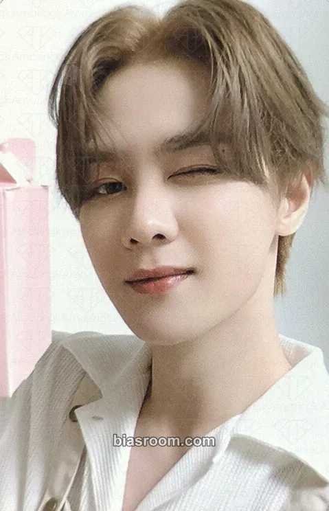 Kun 2024 Season's Greetings Photocard - WayV - WayV K-pop photocard