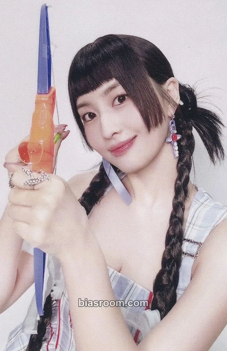 Momo HAUTE COUTURE Photocard - TWICE - TWICE K-pop photocard