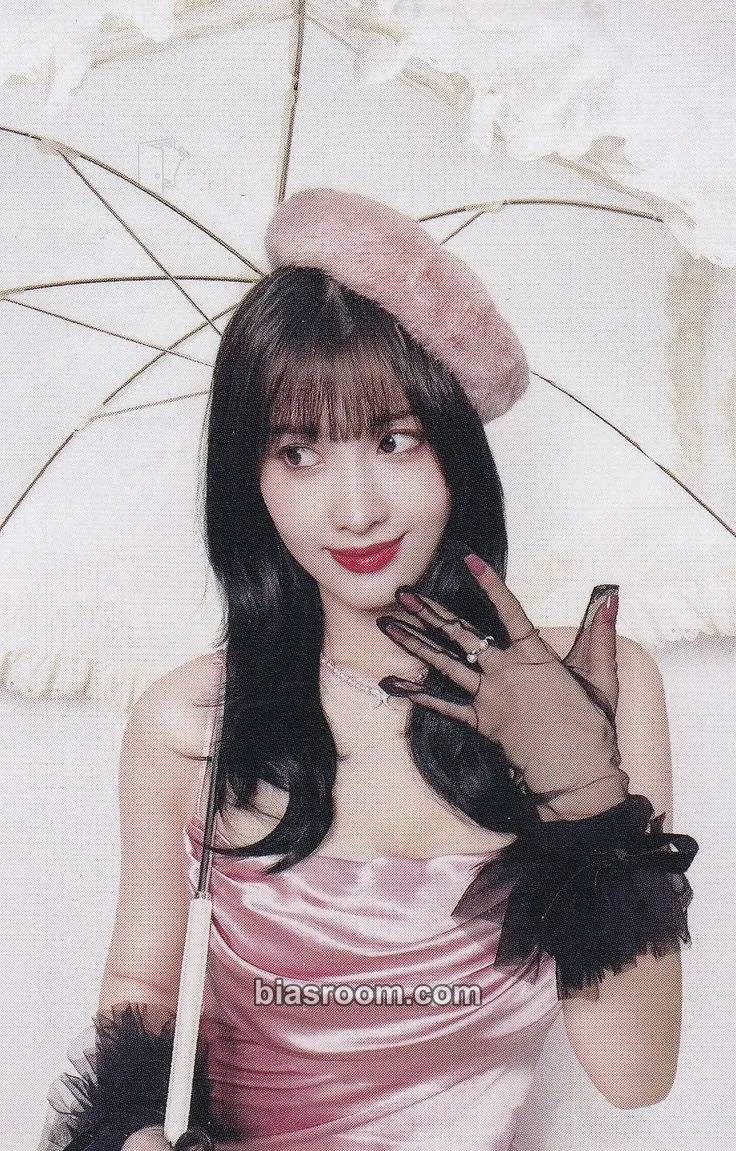 Momo HAUTE COUTURE Photocard - TWICE - TWICE K-pop photocard