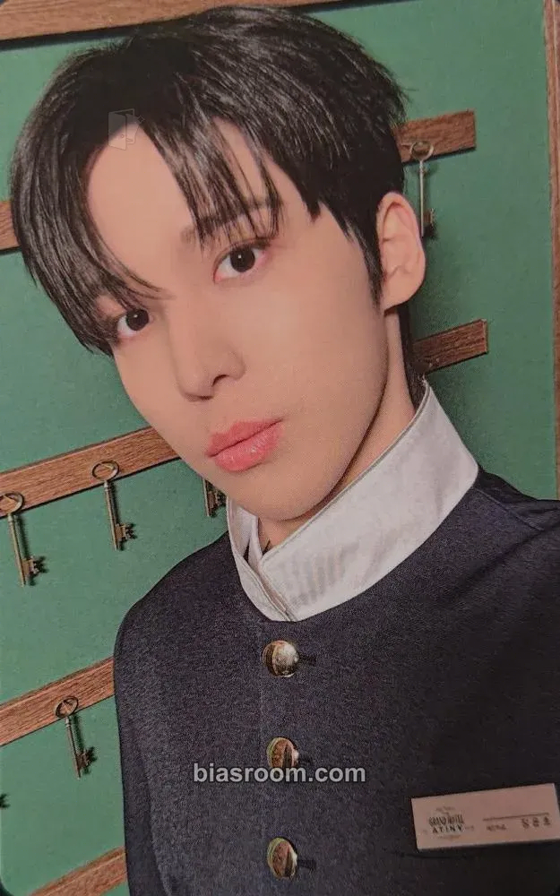 Yunho 6th Atiny Membership kit - The Grand Hotel Atiny Photocard - ATEEZ - ATEEZ K-pop photocard