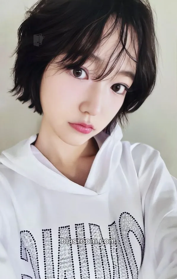 Jiyu UNCUT GEM Photocard - KiiiKiii - KiiiKiii K-pop photocard