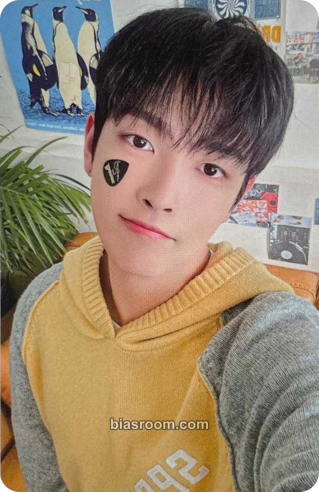 Hongjoong 2025 Season's Greetings - Rock Will Never Die Photocard - ATEEZ - ATEEZ K-pop photocard