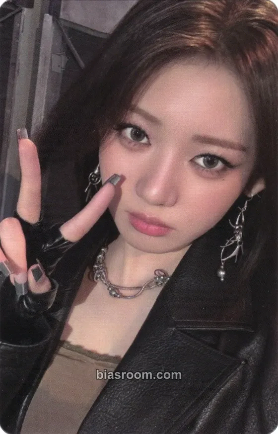 Rora WE GO UP Photocard - BABYMONSTER - BABYMONSTER K-pop photocard
