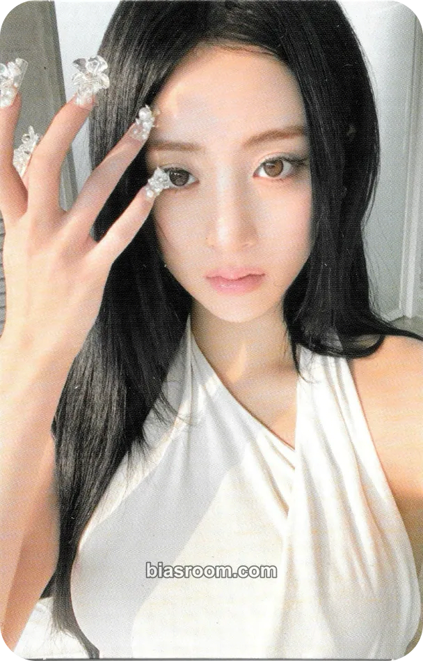Huh Yunjin HOT Photocard - LE SSERAFIM - LE SSERAFIM K-pop photocard