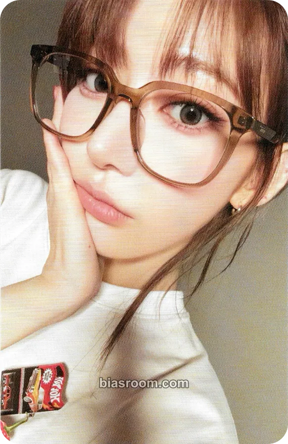 Sakura HOT Photocard - LE SSERAFIM - LE SSERAFIM K-pop photocard