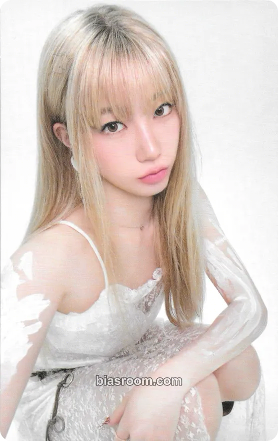 Kazuha HOT Photocard - LE SSERAFIM - LE SSERAFIM K-pop photocard