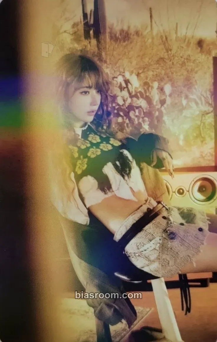 Sakura HOT Photocard - LE SSERAFIM - LE SSERAFIM K-pop photocard
