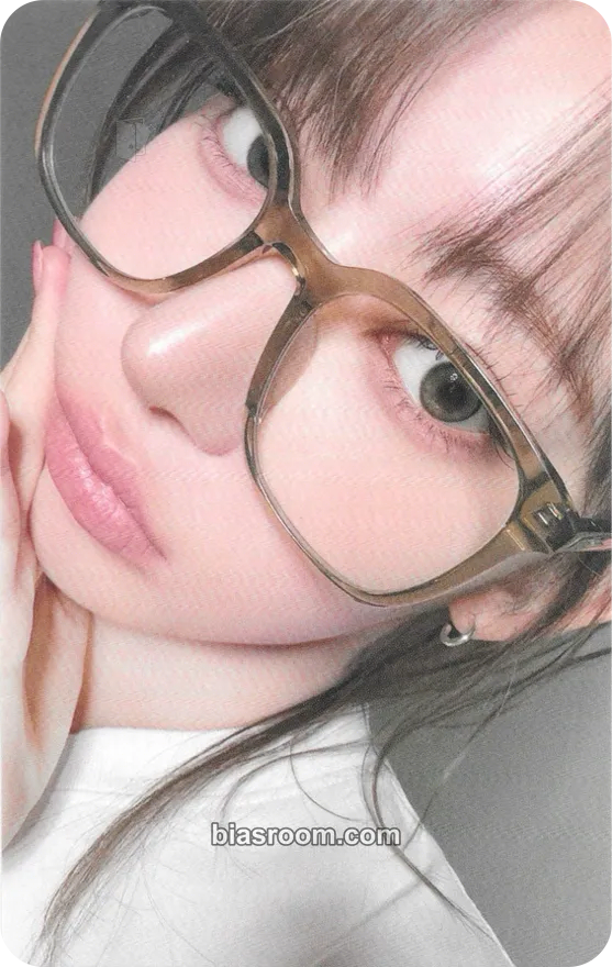 Sakura HOT Photocard - LE SSERAFIM - LE SSERAFIM K-pop photocard