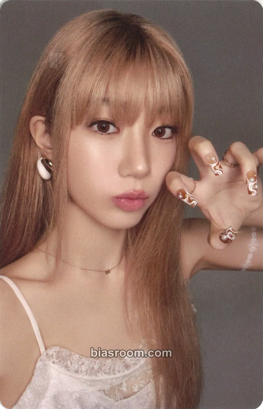 Kazuha HOT Photocard - LE SSERAFIM - LE SSERAFIM K-pop photocard