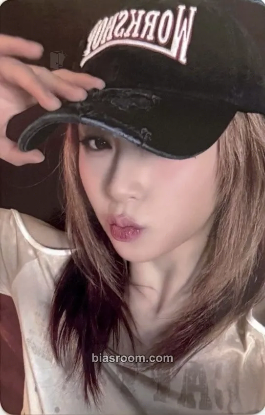 Huh Yunjin HOT Photocard - LE SSERAFIM - LE SSERAFIM K-pop photocard