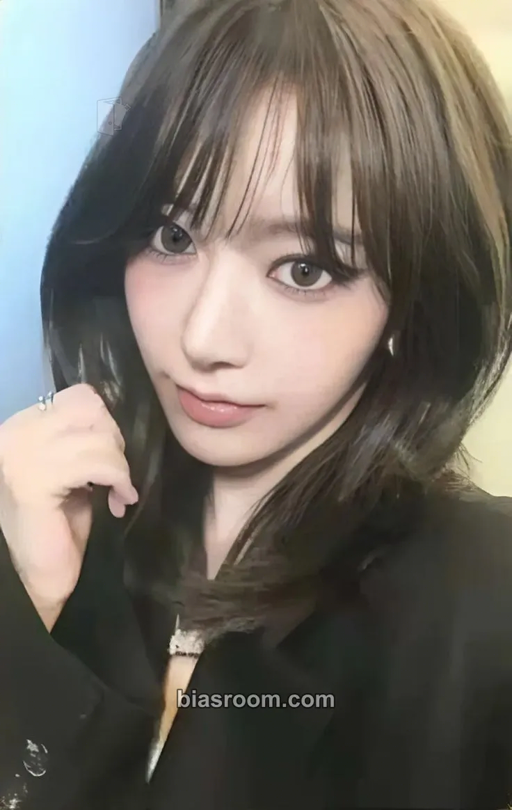 Sakura HOT Photocard - LE SSERAFIM - LE SSERAFIM K-pop photocard