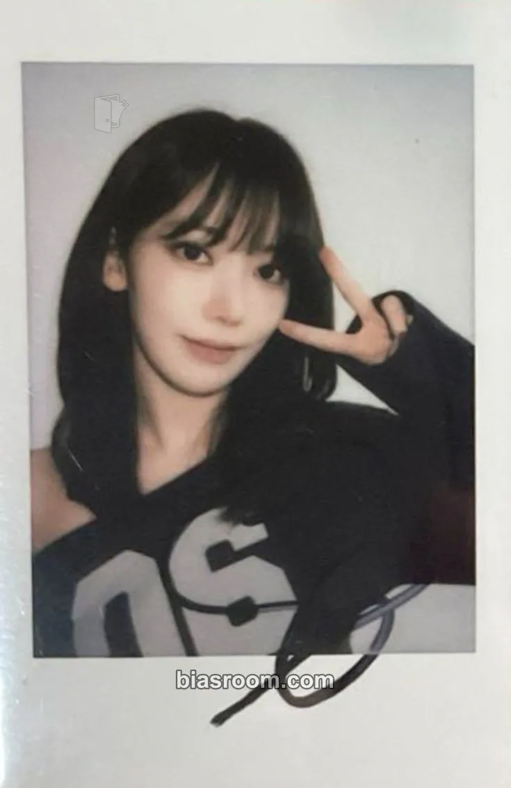 Sakura HOT Photocard - LE SSERAFIM - LE SSERAFIM K-pop photocard