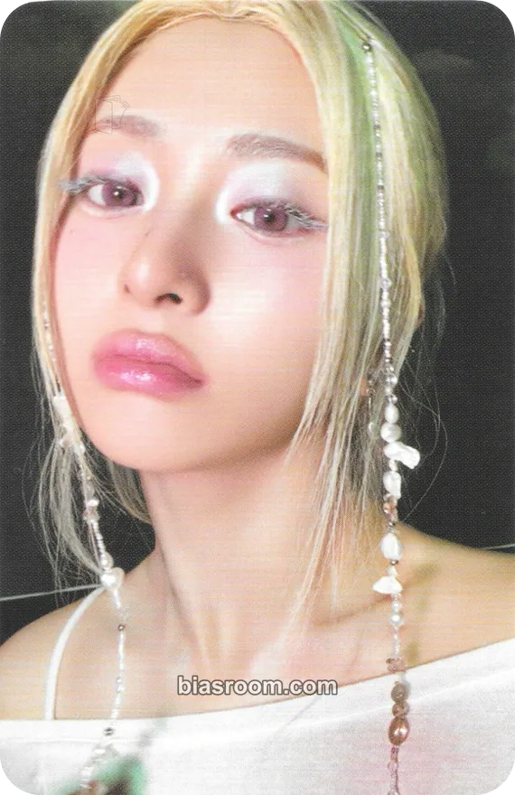 Huh Yunjin HOT Photocard - LE SSERAFIM - LE SSERAFIM K-pop photocard