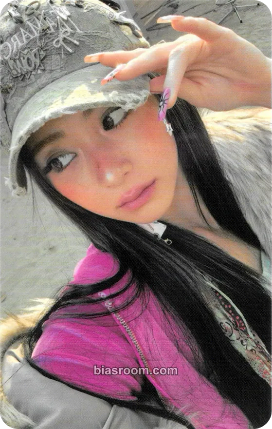 Huh Yunjin HOT Photocard - LE SSERAFIM - LE SSERAFIM K-pop photocard