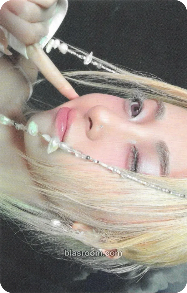 Huh Yunjin HOT Photocard - LE SSERAFIM - LE SSERAFIM K-pop photocard