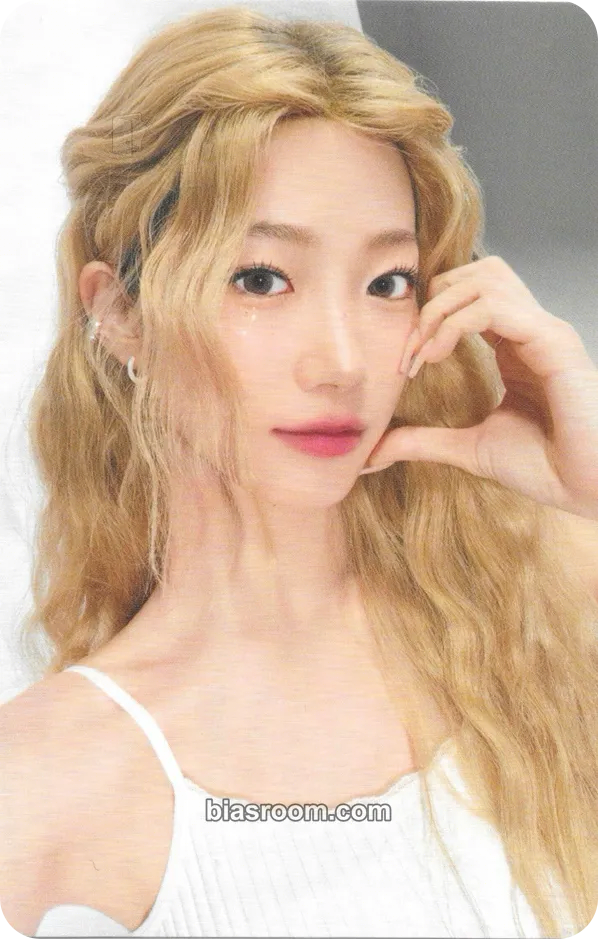 Kazuha HOT Photocard - LE SSERAFIM - LE SSERAFIM K-pop photocard