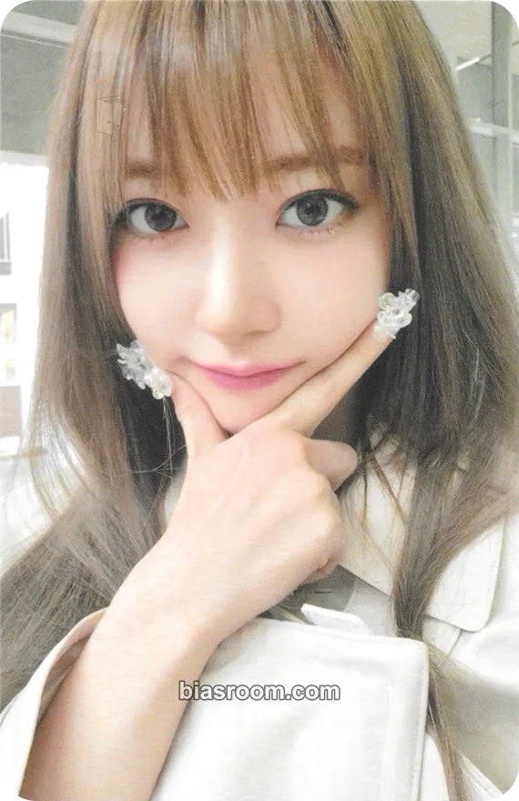 Sakura HOT Photocard - LE SSERAFIM - LE SSERAFIM K-pop photocard