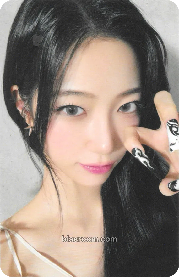 Kazuha HOT Photocard - LE SSERAFIM - LE SSERAFIM K-pop photocard