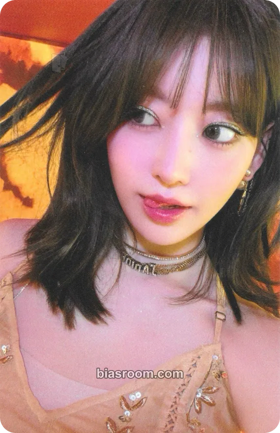 Sakura HOT Photocard - LE SSERAFIM - LE SSERAFIM K-pop photocard