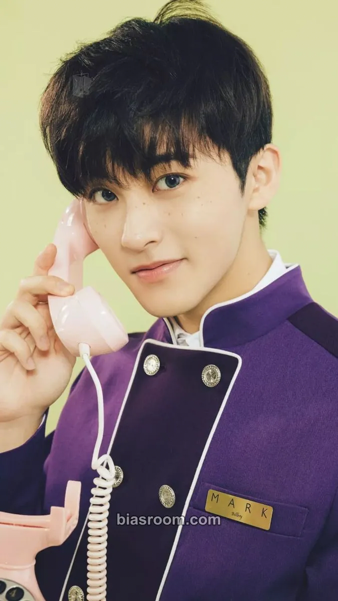 Mark 2022 Season’s Greetings Photocard - NCT DREAM - NCT DREAM K-pop photocard