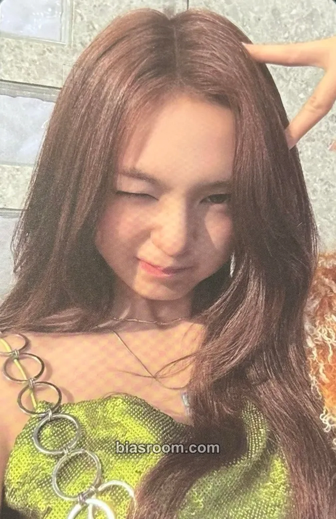Chiquita WE GO UP Photocard - BABYMONSTER - BABYMONSTER K-pop photocard