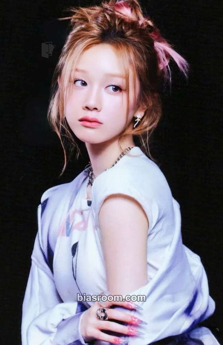 Pharita WE GO UP Photocard - BABYMONSTER - BABYMONSTER K-pop photocard