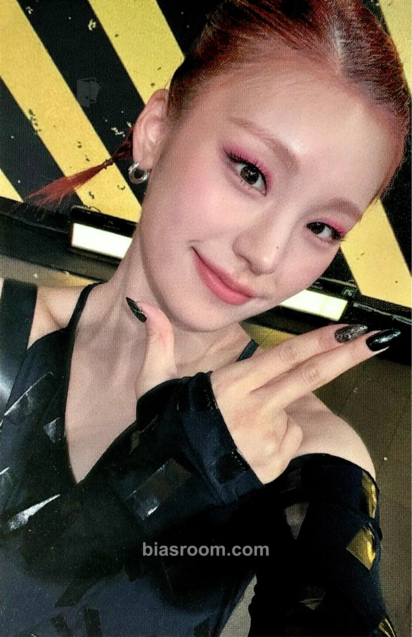 Yeji GUESS WHO Photocard - ITZY - ITZY K-pop photocard
