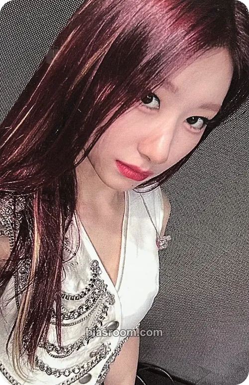 Chaeryeong GUESS WHO Photocard - ITZY - ITZY K-pop photocard