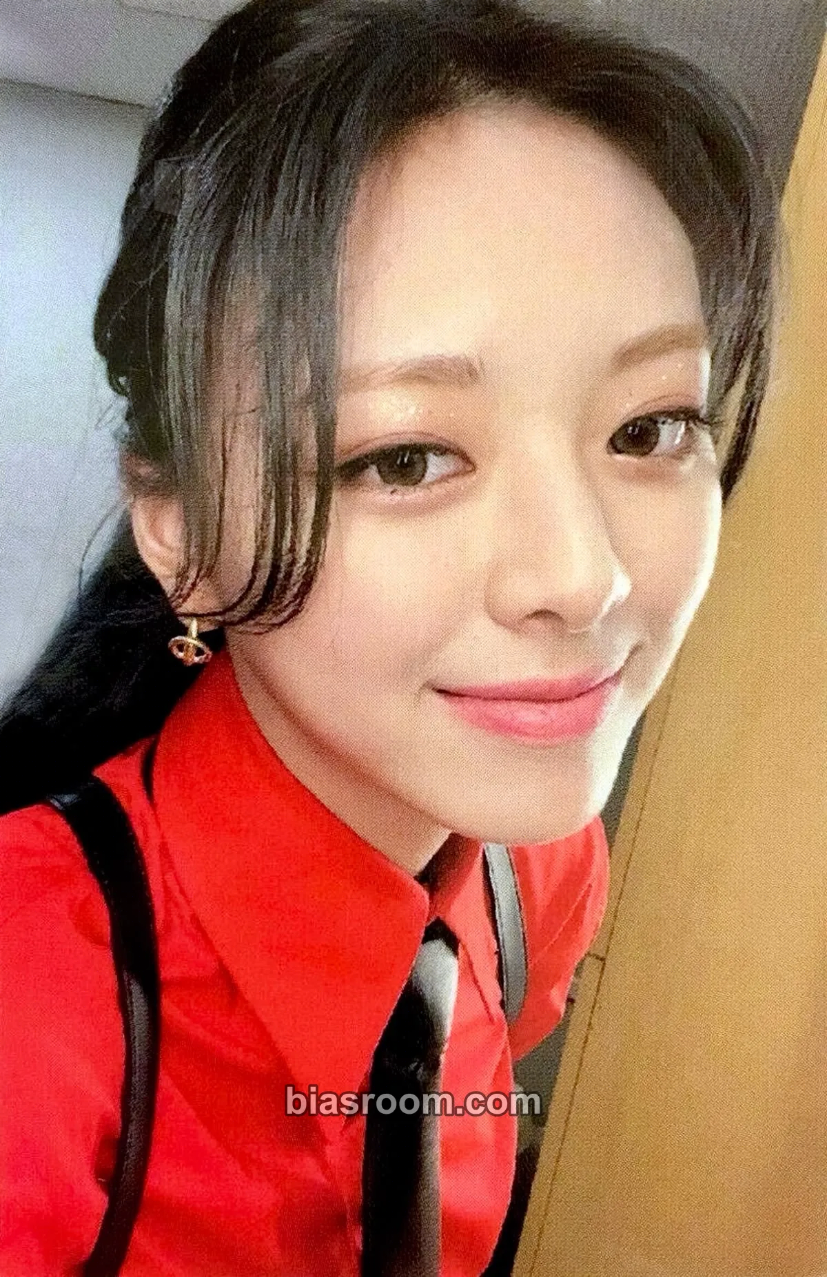 Yuna GUESS WHO Photocard - ITZY - ITZY K-pop photocard