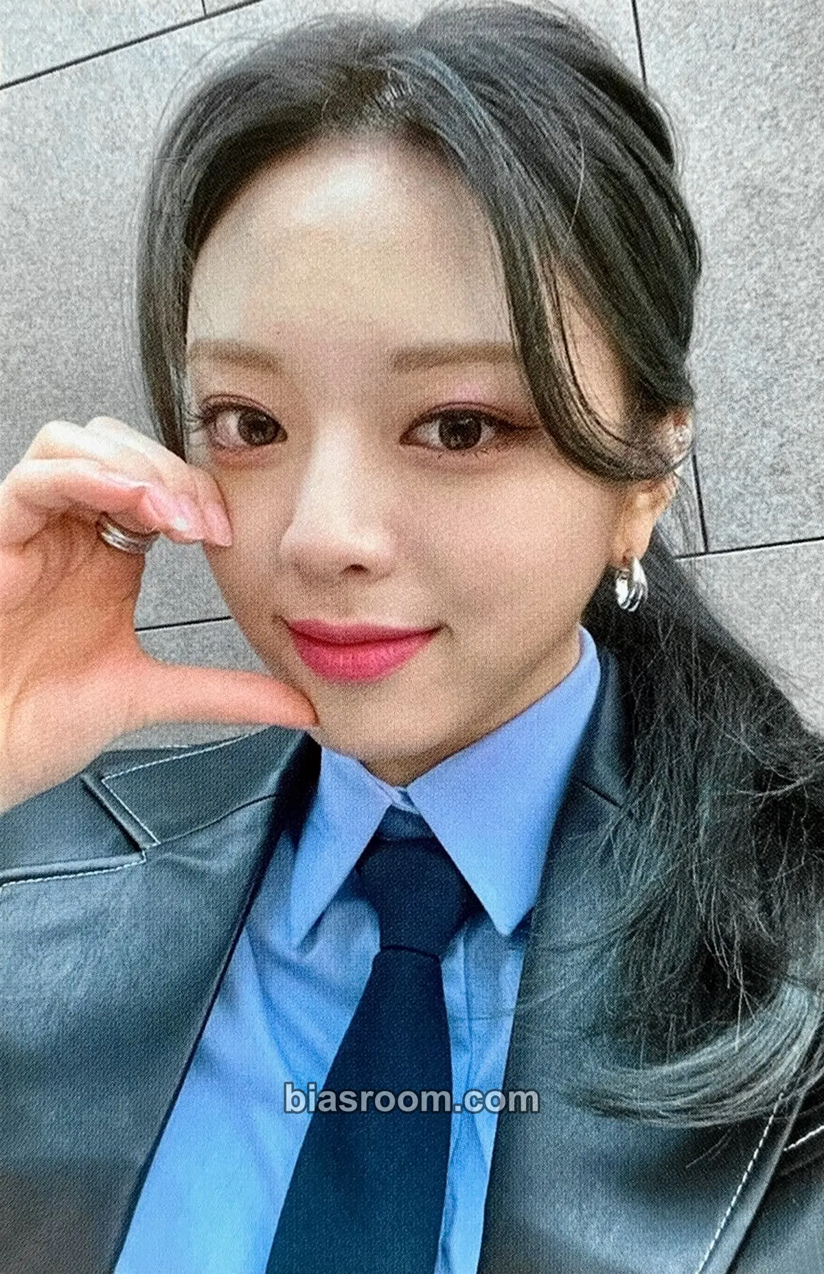 Yuna GUESS WHO Photocard - ITZY - ITZY K-pop photocard