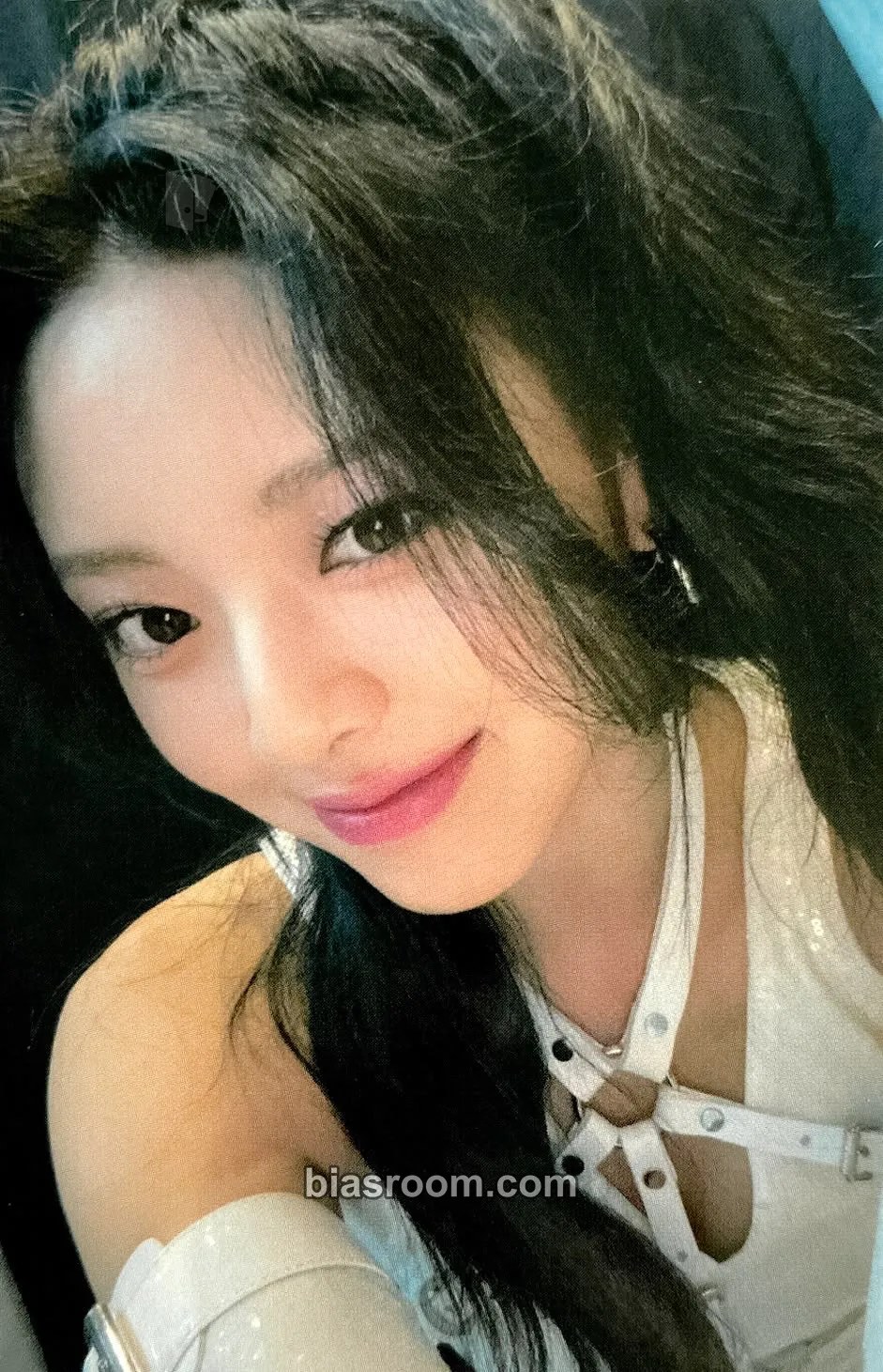 Yuna GUESS WHO Photocard - ITZY - ITZY K-pop photocard