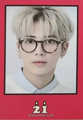 Taehyun Birthday Merch Photocard - TOMORROW X TOGETHER - TOMORROW X TOGETHER K-pop photocard
