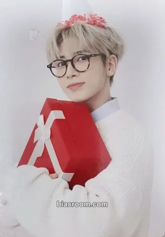 Taehyun Birthday Merch Photocard - TOMORROW X TOGETHER - TOMORROW X TOGETHER K-pop photocard
