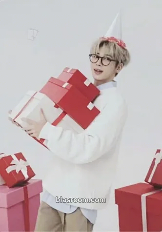 Taehyun Birthday Merch Photocard - TOMORROW X TOGETHER - TOMORROW X TOGETHER K-pop photocard
