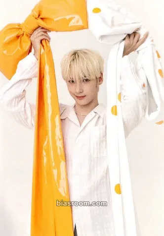 Huening Kai Birthday Merch Photocard - TOMORROW X TOGETHER - TOMORROW X TOGETHER K-pop photocard