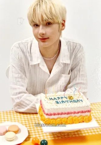 Huening Kai Birthday Merch Photocard - TOMORROW X TOGETHER - TOMORROW X TOGETHER K-pop photocard