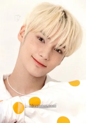 Huening Kai Birthday Merch Photocard - TOMORROW X TOGETHER - TOMORROW X TOGETHER K-pop photocard