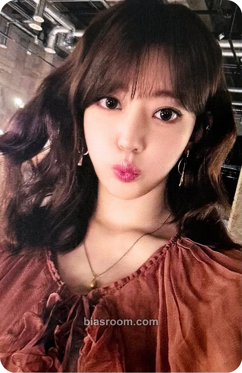 Sakura HOT Photocard - LE SSERAFIM - LE SSERAFIM K-pop photocard