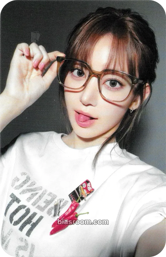Sakura HOT Photocard - LE SSERAFIM - LE SSERAFIM K-pop photocard