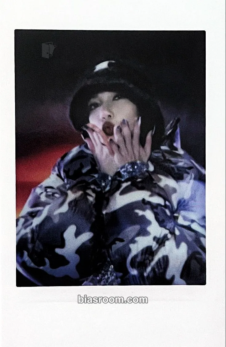 Lisa Lisa Photobook 0327 Photocard - BLACKPINK - BLACKPINK K-pop photocard