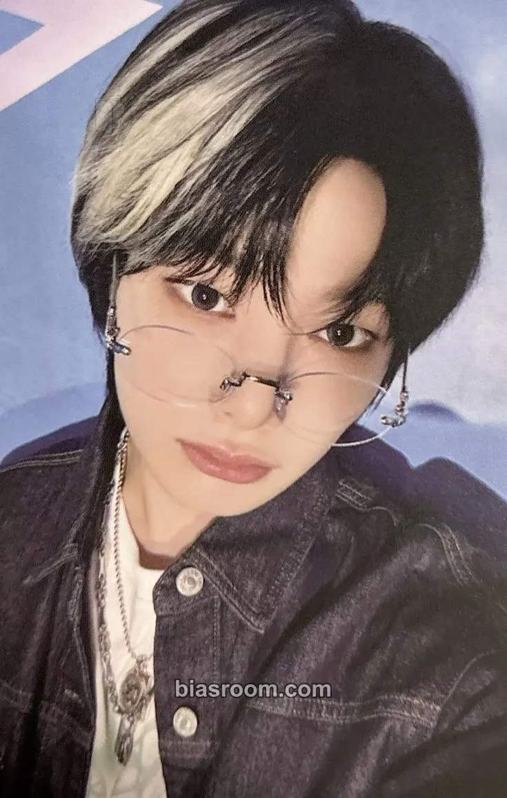 I.N 2025 Season's Greetings - The Street Kids Photocard - Stray Kids - Stray Kids K-pop photocard