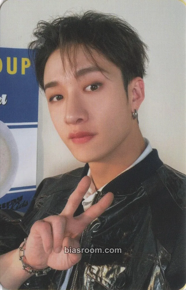 Bang Chan 2023 Season's Greetings - SKZ's Mini World Photocard - Stray Kids - Stray Kids K-pop photocard