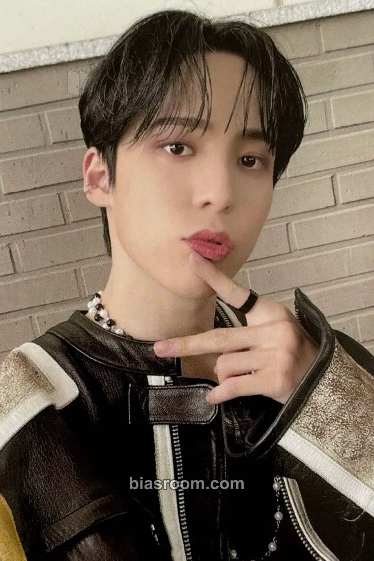 Yunho THE WORLD EP.1 : MOVEMENT Photocard - ATEEZ - ATEEZ K-pop photocard