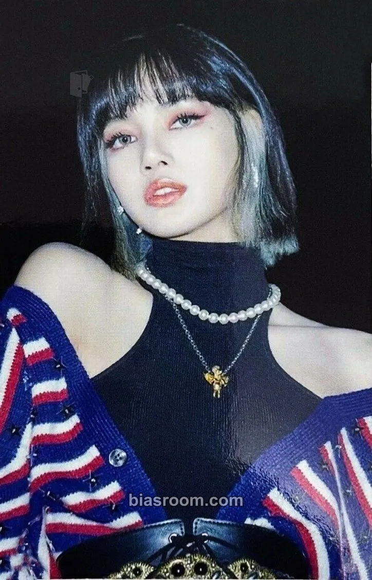 Lisa 4+1 THE ALBUM PHOTOBOOK - LIMITED EDITION Photocard - BLACKPINK - BLACKPINK K-pop photocard