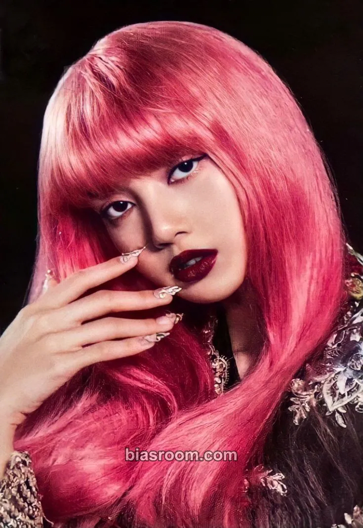 Lisa 4+1 THE ALBUM PHOTOBOOK - LIMITED EDITION Photocard - BLACKPINK - BLACKPINK K-pop photocard