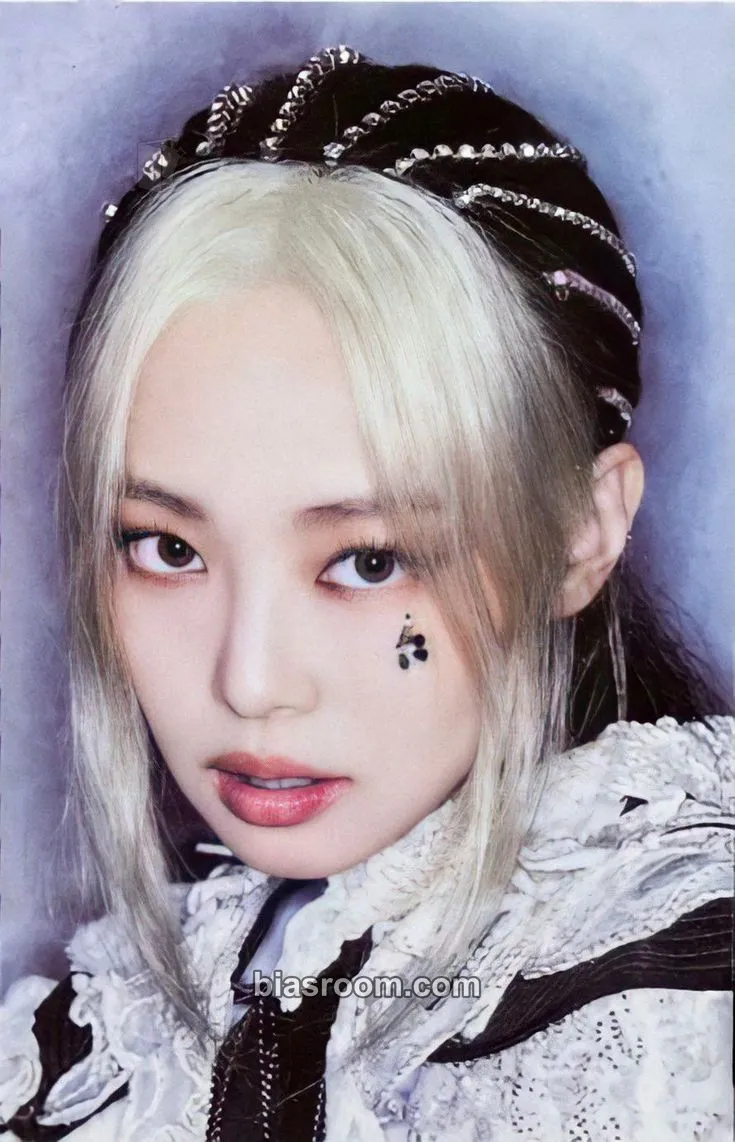 Jennie 4+1 THE ALBUM PHOTOBOOK - LIMITED EDITION Photocard - BLACKPINK - BLACKPINK K-pop photocard