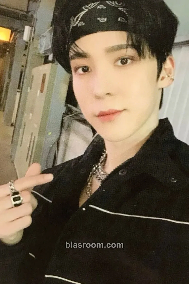 Yunho THE WORLD EP.1 : MOVEMENT Photocard - ATEEZ - ATEEZ K-pop photocard