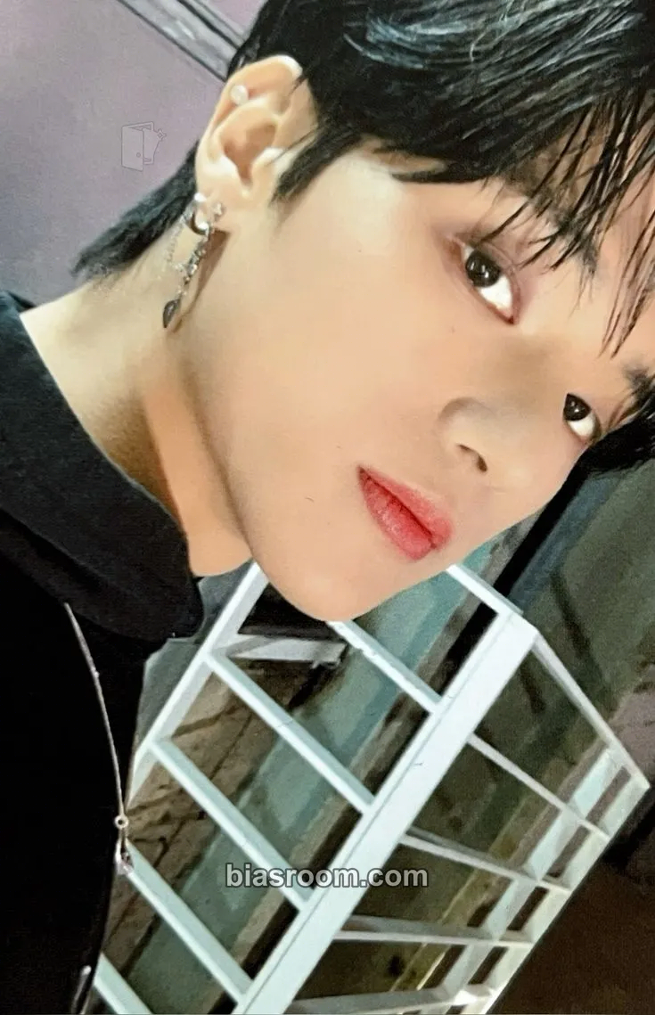 Wooyoung THE WORLD EP.1 : MOVEMENT Photocard - ATEEZ - ATEEZ K-pop photocard